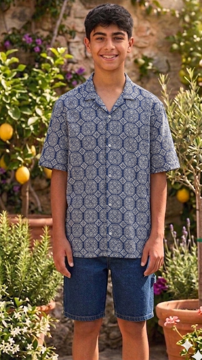 Kids’ short‑sleeve button‑up shirt with blue geometric pattern